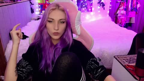 Snapshot of violet_noir_ chatting on 01.30.25 Deya online show from 01.30.25