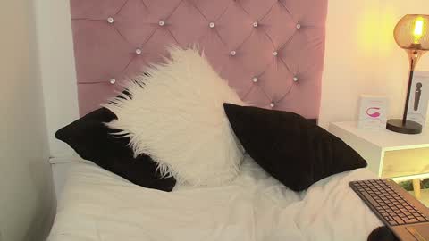 Snapshot of violet_queen2 chatting on 01.14.25 Mary online show from 01.14.25