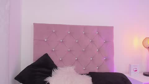 Snapshot of violet_queen2 chatting on 01.27.25 Mary online show from 01.27.25