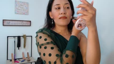 Snapshot of violeta_scott_ chatting on 04.15.26 violeta_scott_ online show from 04.15.26