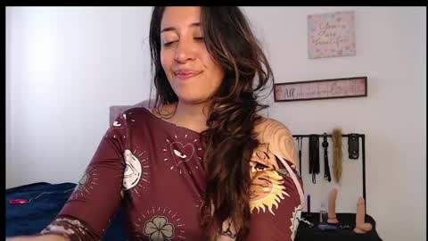 Snapshot of violeta_scott_ chatting on 05.06.26 violeta_scott_ online show from 05.06.26