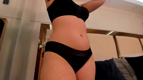 Snapshot of violeta_soracchi_ chatting on 03.11.25 violeta_soracchi_ online show from 03.11.25