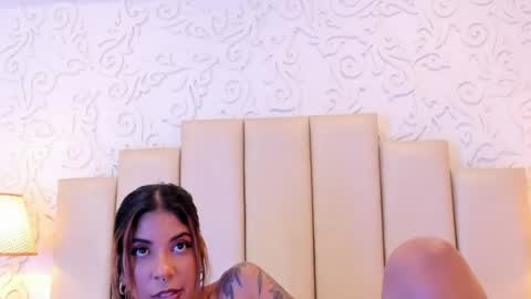Snapshot of violetahills_ chatting on 04.28.26 Violeta online show from 04.28.26