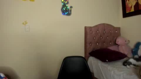 Snapshot of violetalee chatting on 09.17.25 Jimena online show from 09.17.25