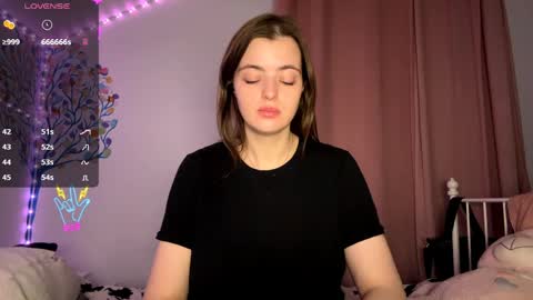 Snapshot of violetamelia chatting on 04.28.26 Eva online show from 04.28.26