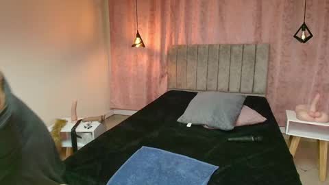 VIOLETA online show from 02.13.25