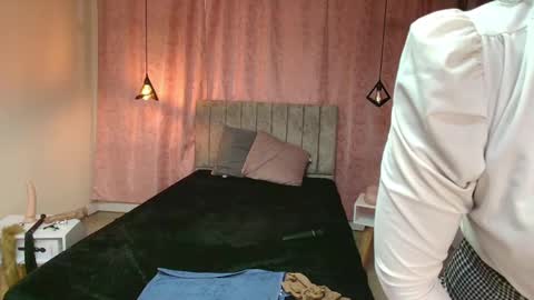 VIOLETA online show from 02.14.25