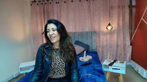 VIOLETA online show from 10.20.25