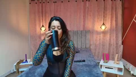 VIOLETA online show from 11.25.25