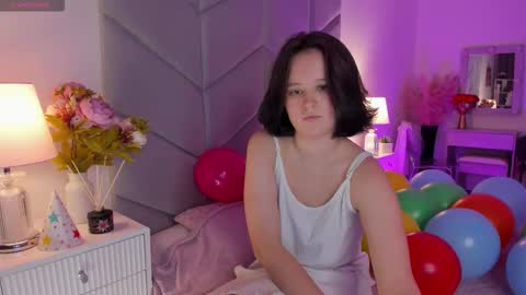 Snapshot of violetferguson chatting on 10.04.25 Violet online show from 10.04.25