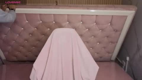 violeth_b online show from 12.20.25