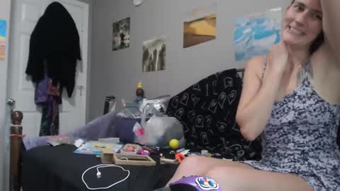 Violet Hooper online show from 09.22.25