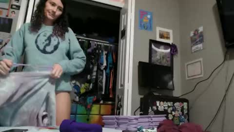 Violet Hooper online show from 04.06.26