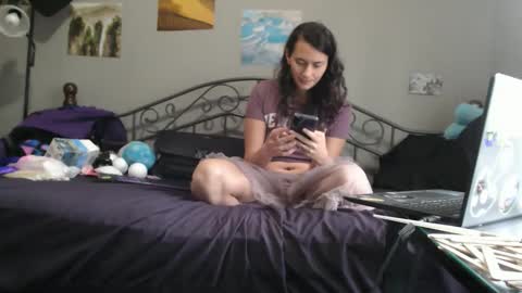 Violet Hooper online show from 04.10.26