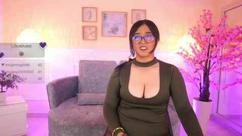 Snapshot of violetjonesx chatting on 05.11.26 violetjonesx online show from 05.11.26