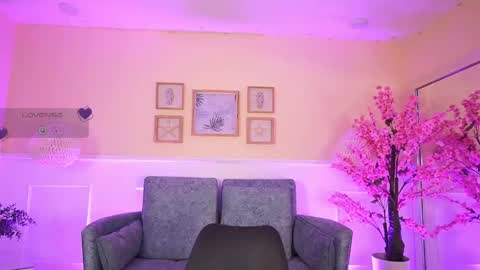 Snapshot of violetjonesx chatting on 05.14.26 violetjonesx online show from 05.14.26
