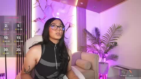 Snapshot of violetjonesx chatting on 05.29.26 violetjonesx online show from 05.29.26