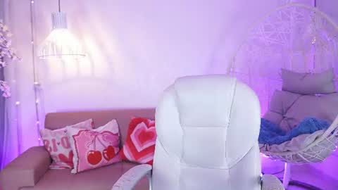 Snapshot of violetjonesx chatting on 06.13.26 violetjonesx online show from 06.13.26