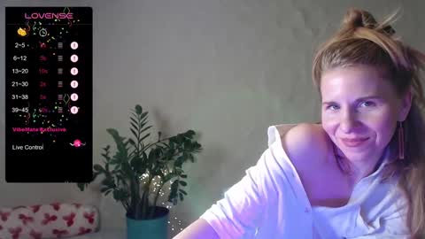 Snapshot of violetplath chatting on 01.24.25 Violet  next stream December 6 online show from 01.24.25