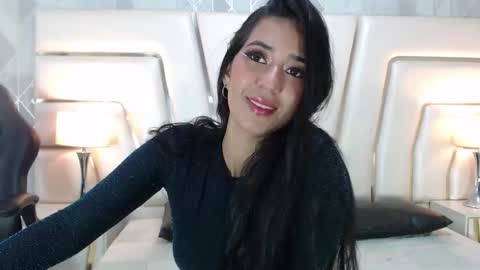 Snapshot of violetpons chatting on 11.01.25 violetpons online show from 11.01.25