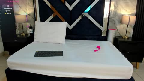 Violet Rose online show from 10.26.25