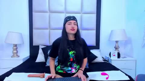 Violet Rousse online show from 02.16.25