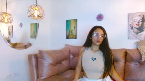 Snapshot of violetsweet_cs chatting on 02.04.25 violetsweet_cs online show from 02.04.25