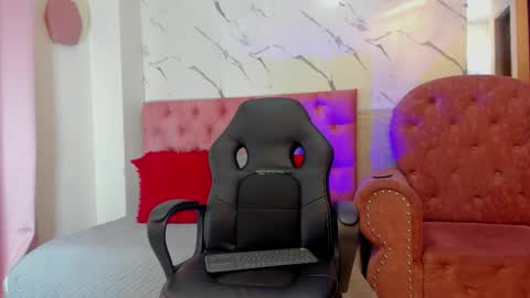 violett  rousee online show from 12.05.25