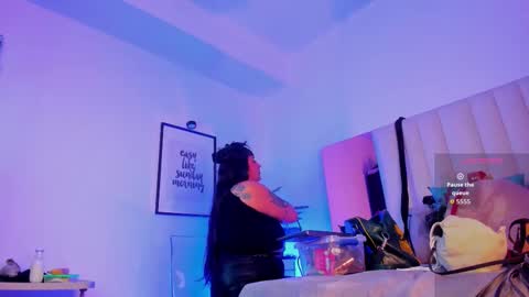 Violett  online show from 10.15.25