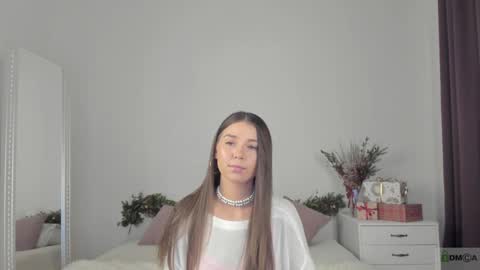 Snapshot of violetta_finch chatting on 12.17.24 violetta_finch online show from 12.17.24