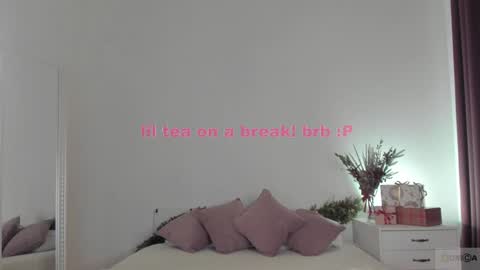 Snapshot of violetta_finch chatting on 12.19.24 violetta_finch online show from 12.19.24