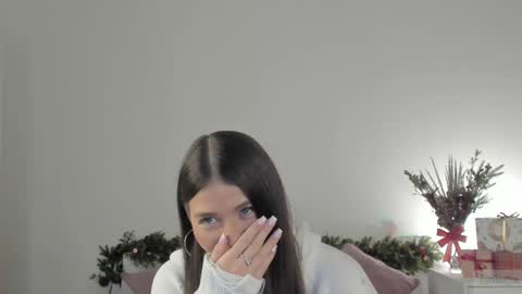 Snapshot of violetta_finch chatting on 12.22.24 violetta_finch online show from 12.22.24