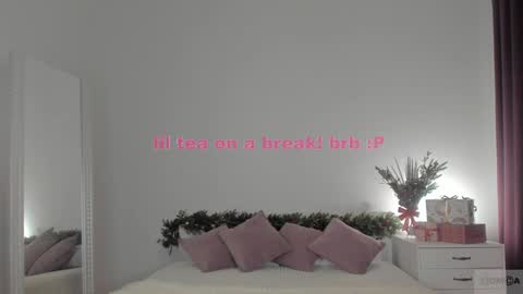 Snapshot of violetta_finch chatting on 12.22.24 violetta_finch online show from 12.22.24