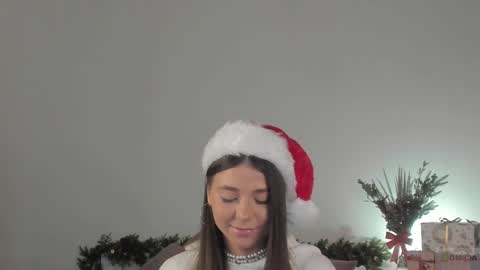 Snapshot of violetta_finch chatting on 12.25.24 violetta_finch online show from 12.25.24