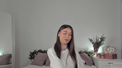 Snapshot of violetta_finch chatting on 01.25.25 violetta_finch online show from 01.25.25