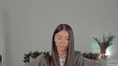 Snapshot of violetta_finch chatting on 01.27.25 violetta_finch online show from 01.27.25