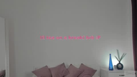 Snapshot of violetta_finch chatting on 02.17.25 violetta_finch online show from 02.17.25