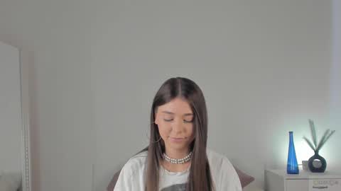 Snapshot of violetta_finch chatting on 02.23.25 violetta_finch online show from 02.23.25