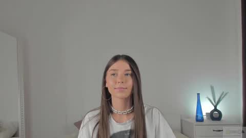 Snapshot of violetta_finch chatting on 02.23.25 violetta_finch online show from 02.23.25