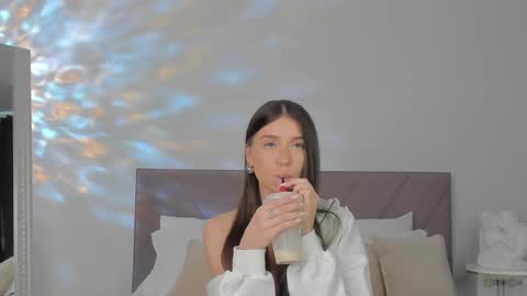 Snapshot of violetta_finch chatting on 03.11.25 violetta_finch online show from 03.11.25