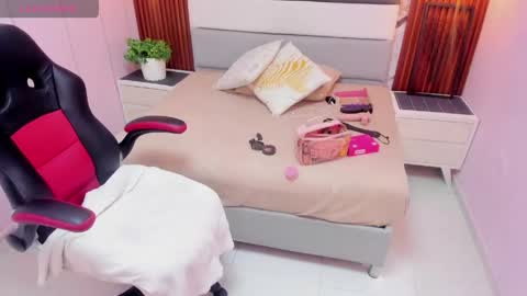 VIOLETTA online show from 05.16.26
