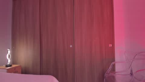Snapshot of violetta_swift_ chatting on 12.20.24 violetta independent model online show from 12.20.24