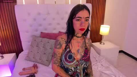 Snapshot of violettaalemida chatting on 09.23.25 violettaalemida online show from 09.23.25