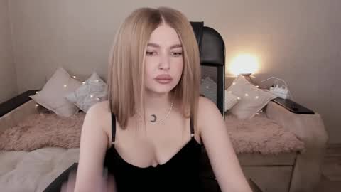 ViolettaOtis online show from 02.19.25