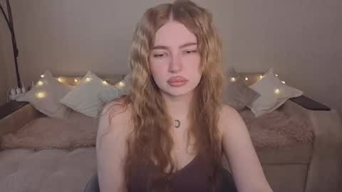 Snapshot of violettaotis chatting on 05.18.26 ViolettaOtis online show from 05.18.26