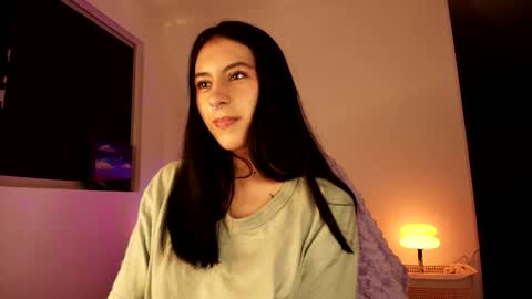 Snapshot of violettastars chatting on 10.16.25 Violetta....Follow me in Twitter... online show from 10.16.25