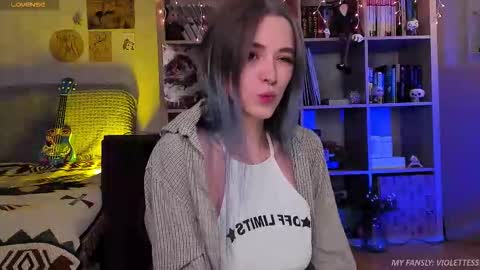 Snapshot of violettesss chatting on 01.07.26 Vi Best on my Fansly online show from 01.07.26