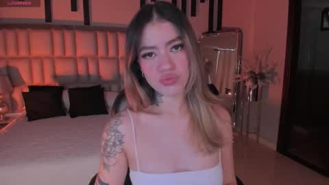 Violett  online show from 11.05.25