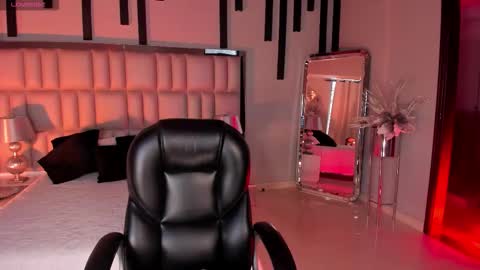 Violett  online show from 11.06.25