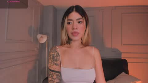 Violett  online show from 04.15.26